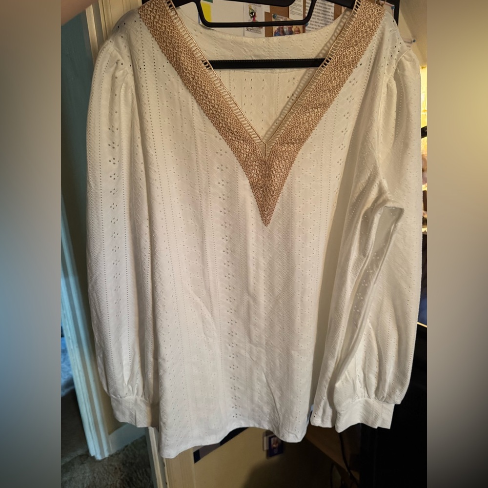 NWOT Unbranded White Eyelet Blouse with V-Neck & Tan Lace Accents, Size XL
